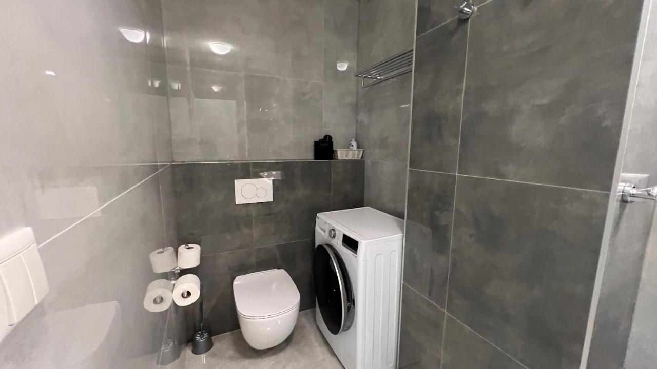 Air Conditioned 1 Room Apartment Vienna Gate, 2 Bratislava Eksteriør bilde