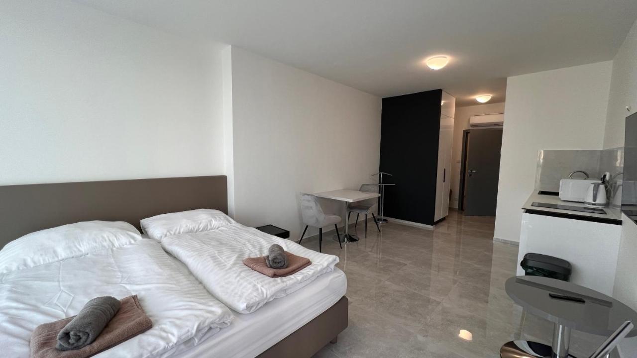 Air Conditioned 1 Room Apartment Vienna Gate, 2 Bratislava Eksteriør bilde